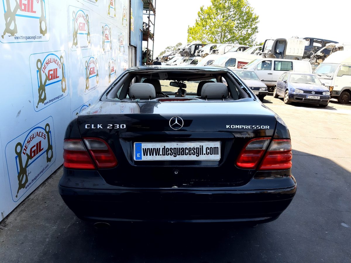 Mercedes-Benz Clase Clk (W208) Coupe del que se desmontó esta pieza