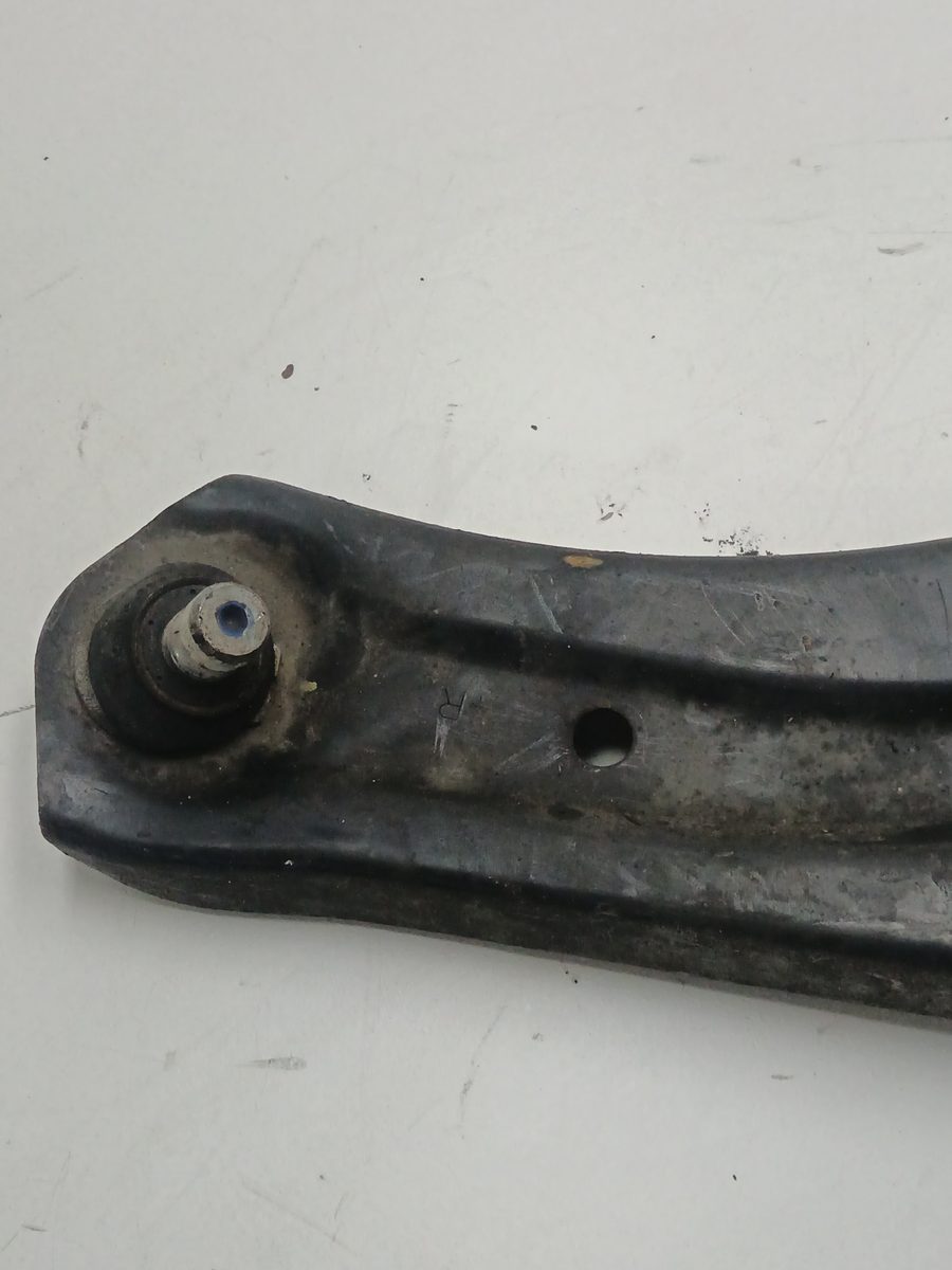 Parrilla de Suspension Inferior Delantera Izquierda Renault Kwid 2020-2026