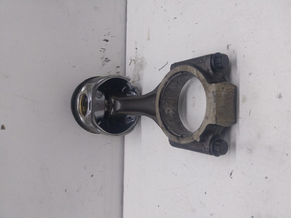 Piston y Biela Volkswagen Golf V (1K1) 2003-2008