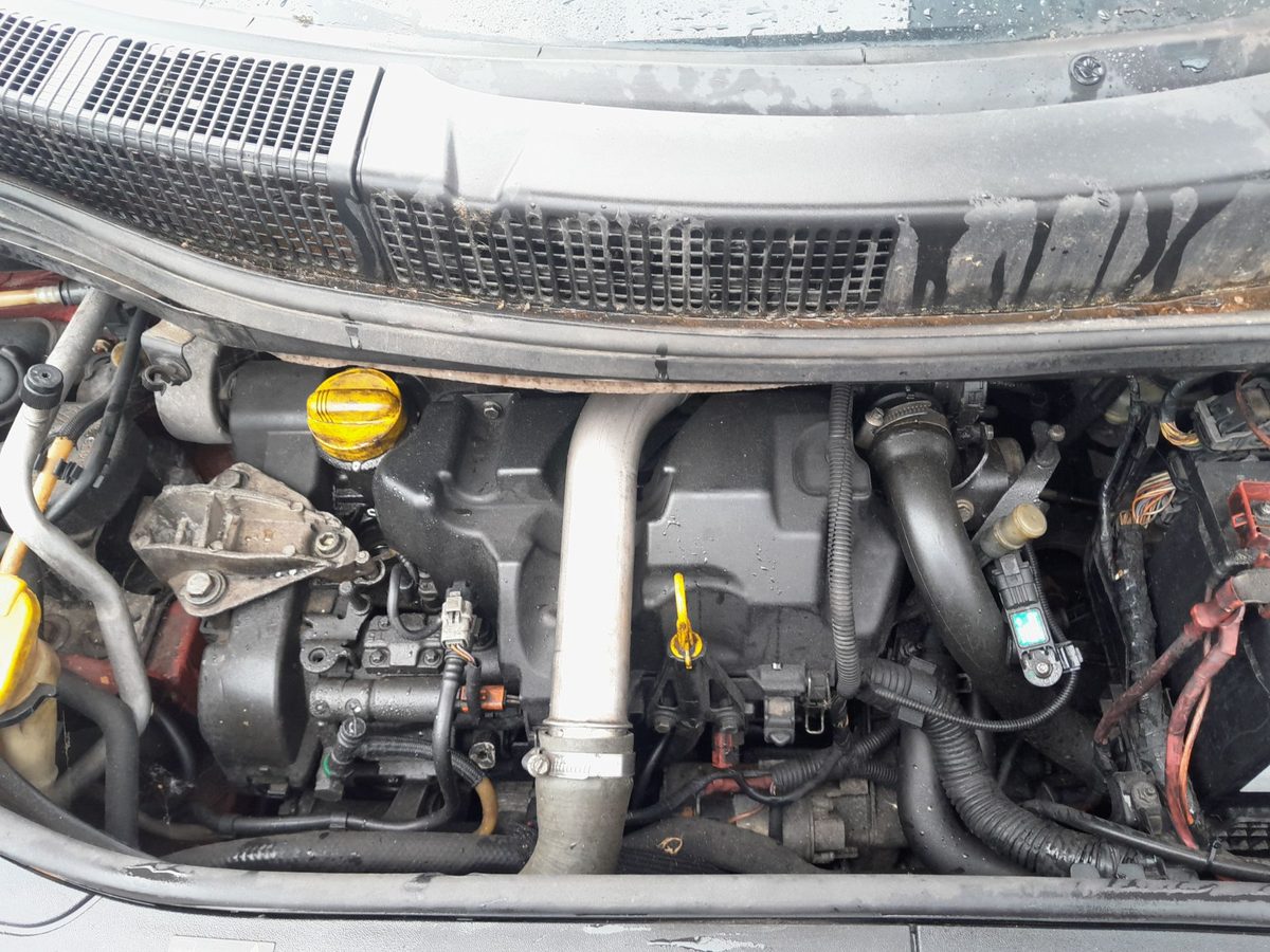Renault Scenic II del que se desmontó esta pieza
