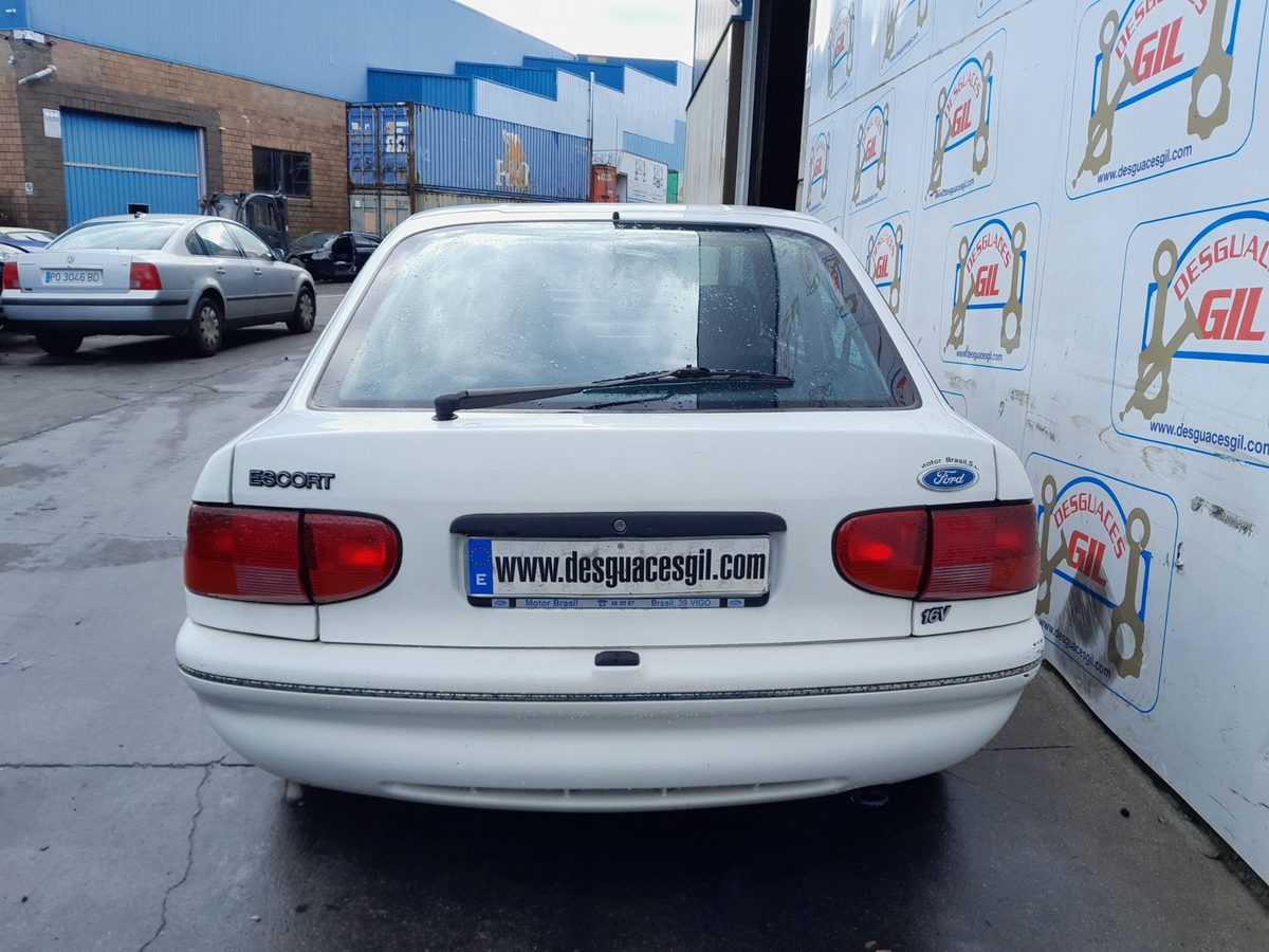 Ford Escort del que se desmontó esta pieza