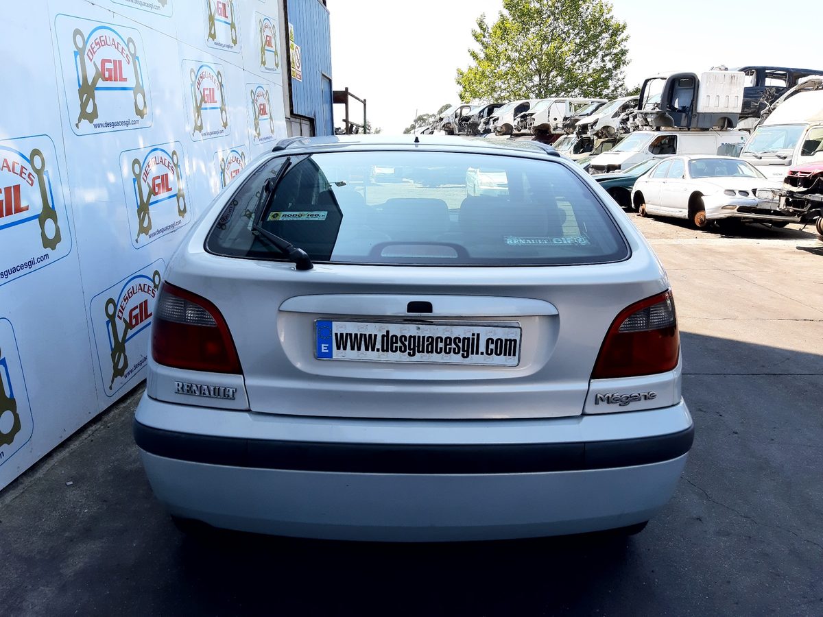 Renault Megane I Fase 2 Gandtour (KA..) del que se desmontó esta pieza