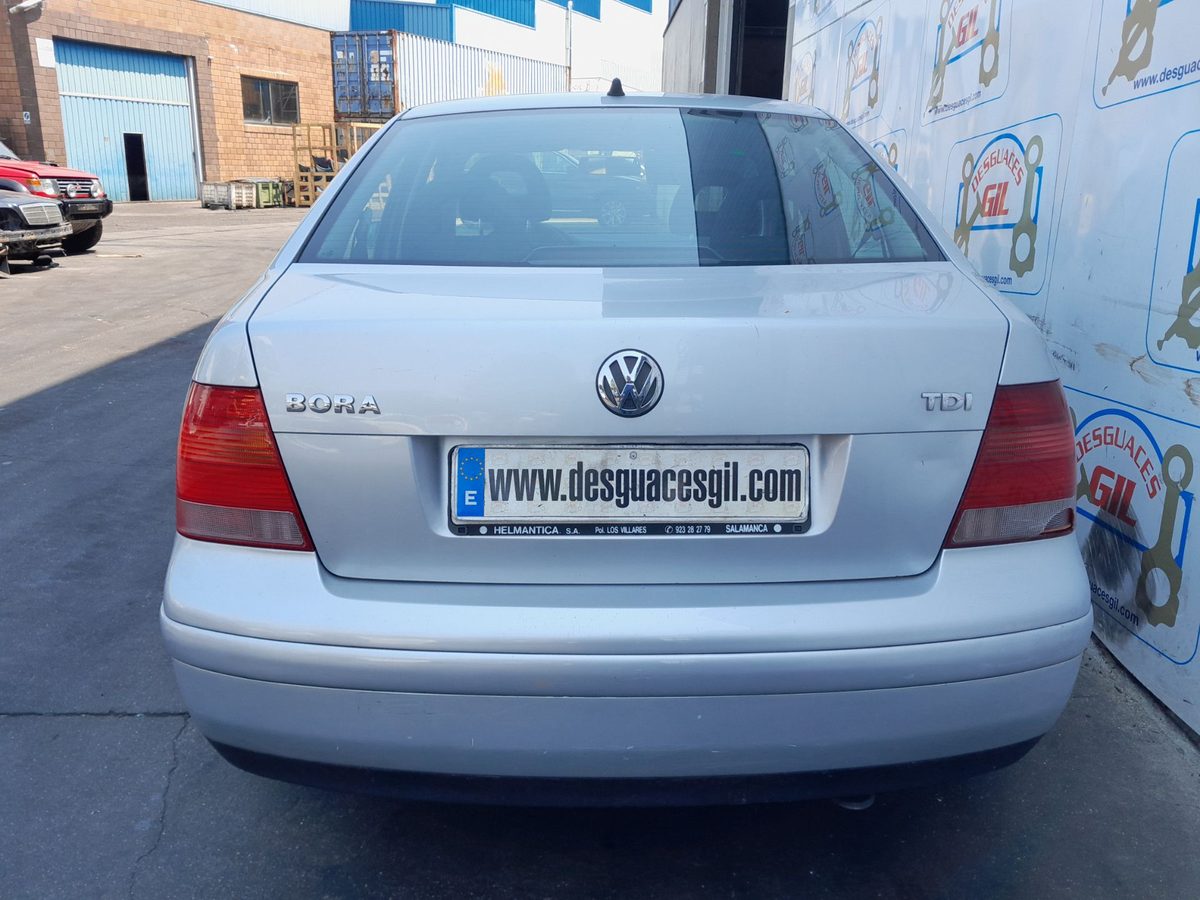 Volkswagen Bora (1J2) del que se desmontó esta pieza