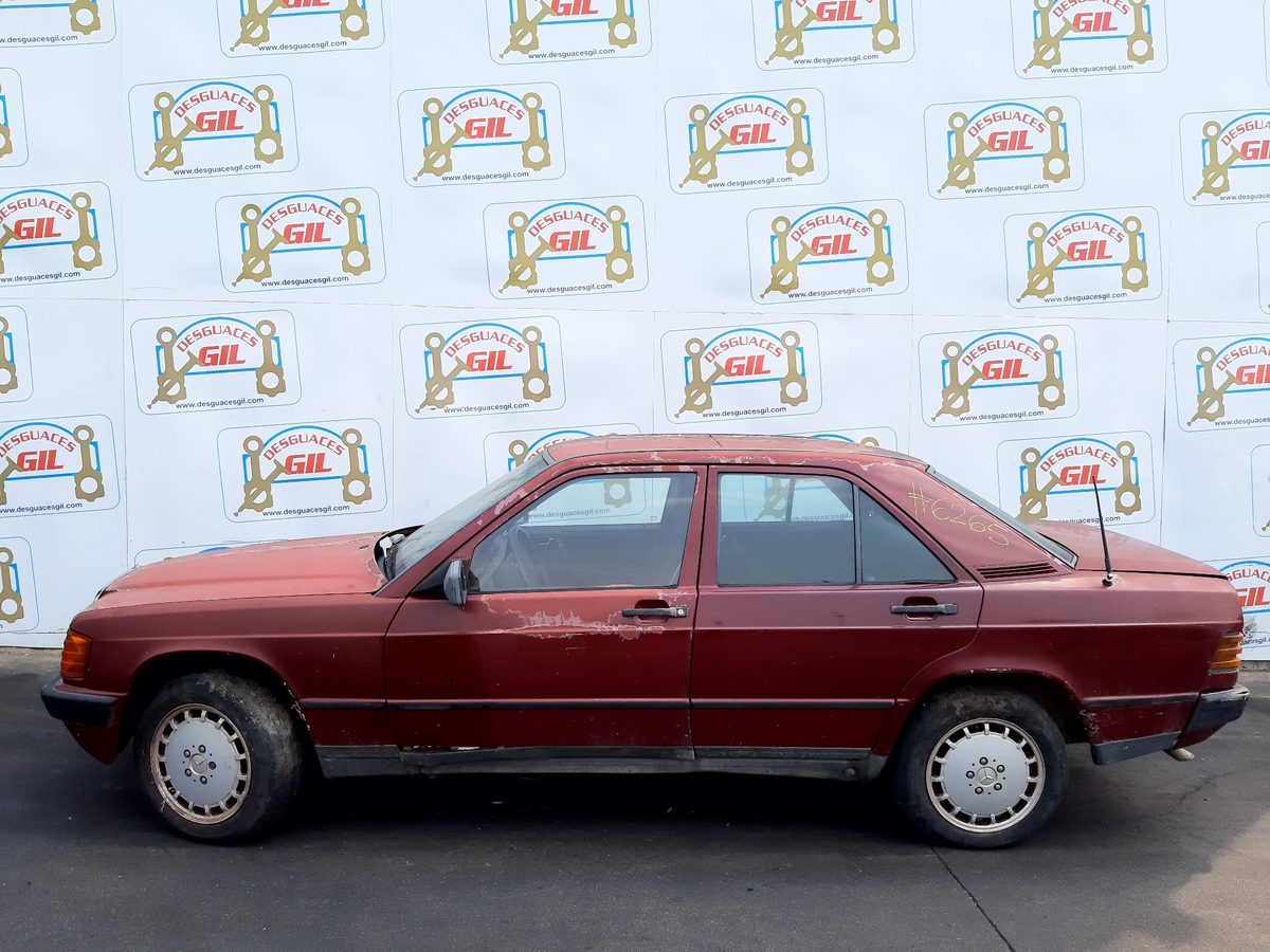 Mercedes-Benz Clase C (W201) del que se desmontó esta pieza