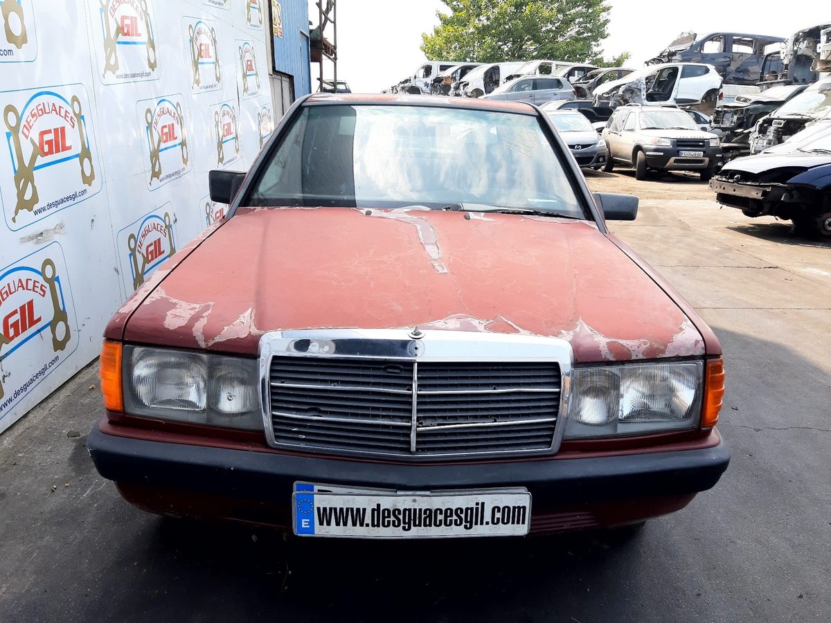 Mercedes-Benz Clase C (W201) del que se desmontó esta pieza