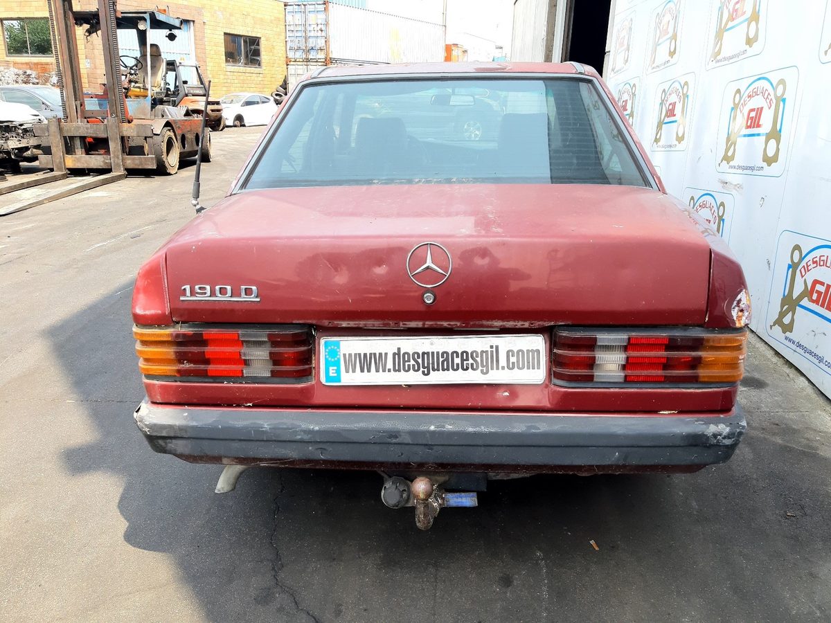Mercedes-Benz Clase C (W201) del que se desmontó esta pieza
