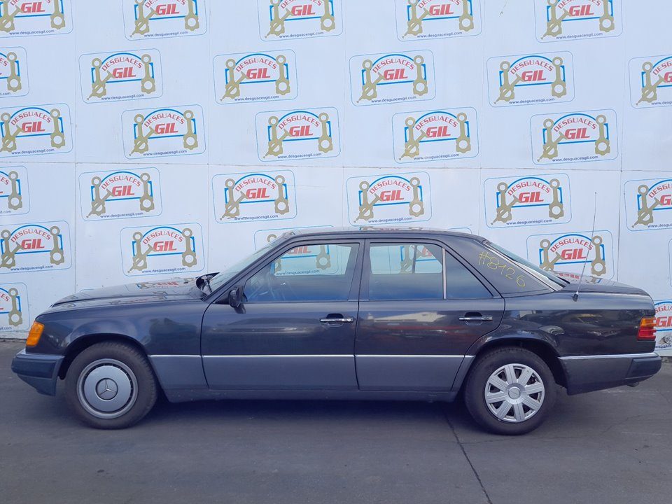 Mercedes-Benz Clase E (W124) del que se desmontó esta pieza
