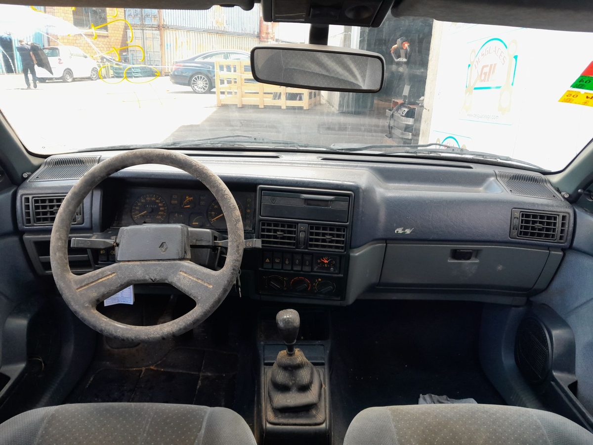 Renault 19 Hatchback (B/C53) del que se desmontó esta pieza