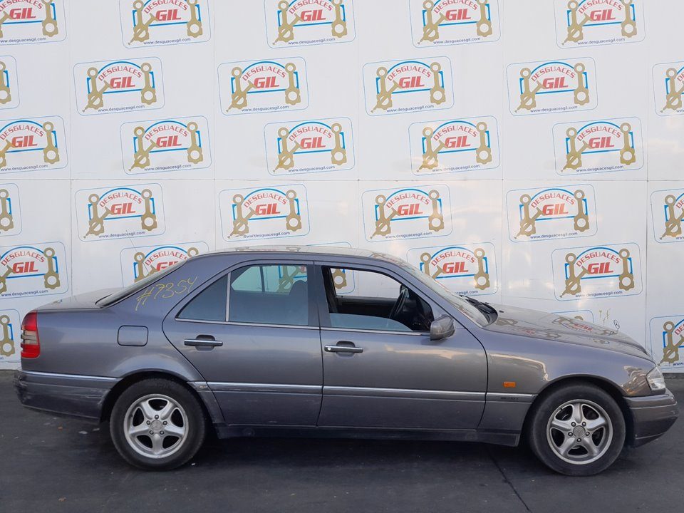 Mercedes-Benz Clase C (W202) del que se desmontó esta pieza