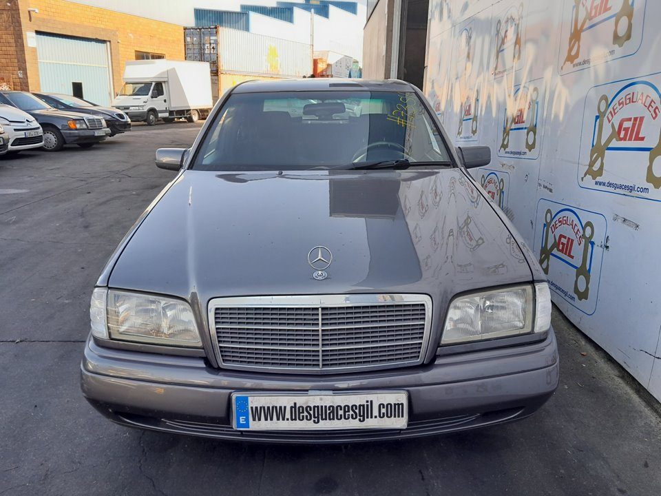 Mercedes-Benz Clase C (W202) del que se desmontó esta pieza