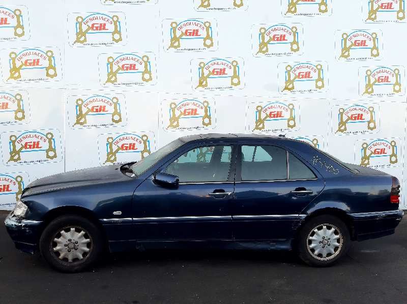 Mercedes-Benz Clase C (W202) del que se desmontó esta pieza