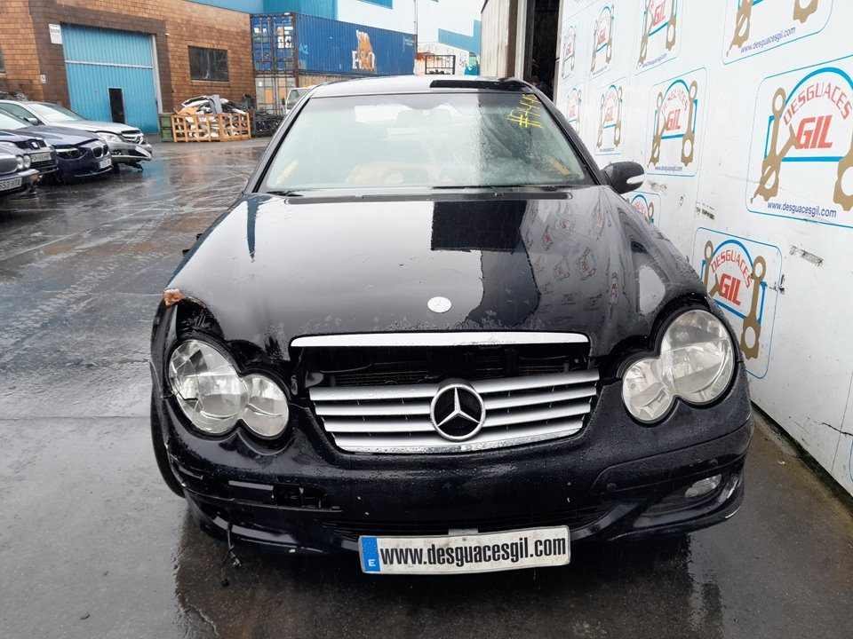 Mercedes-Benz Clase C (W203) Sportcoupe del que se desmontó esta pieza