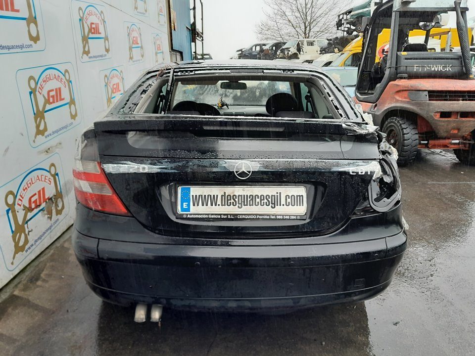 Mercedes-Benz Clase C (W203) Sportcoupe del que se desmontó esta pieza