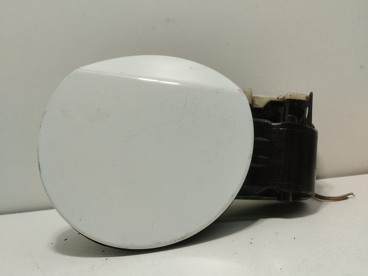 Tapa Exterior Combustible Chevrolet Cruze 2009-2014 LS 95954429
