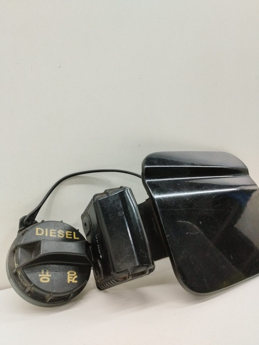 Tapa Exterior Combustible Kia Cerato 2004-2007