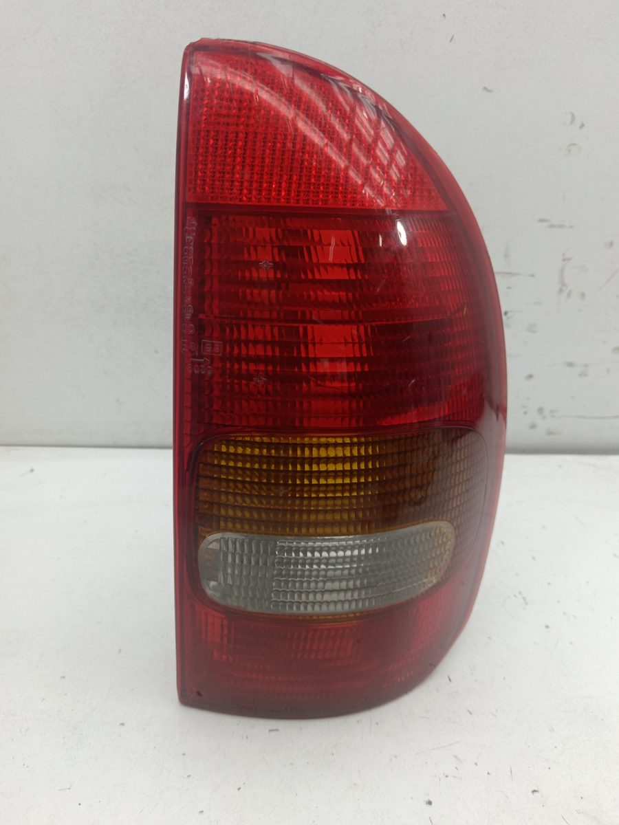 Farol Trasero Derecho Exterior Chevrolet Corsa B 1993-1997