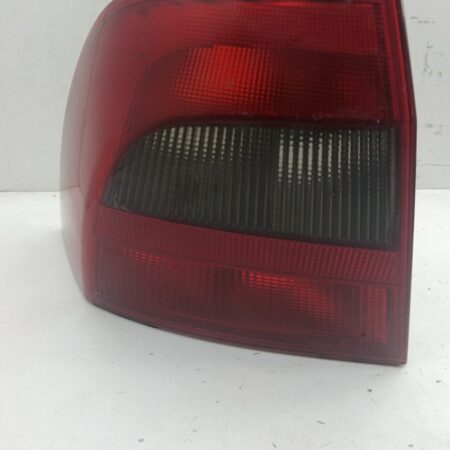 Farol Trasero Izquierdo Exterior Chevrolet Vectra B 1995-2002
